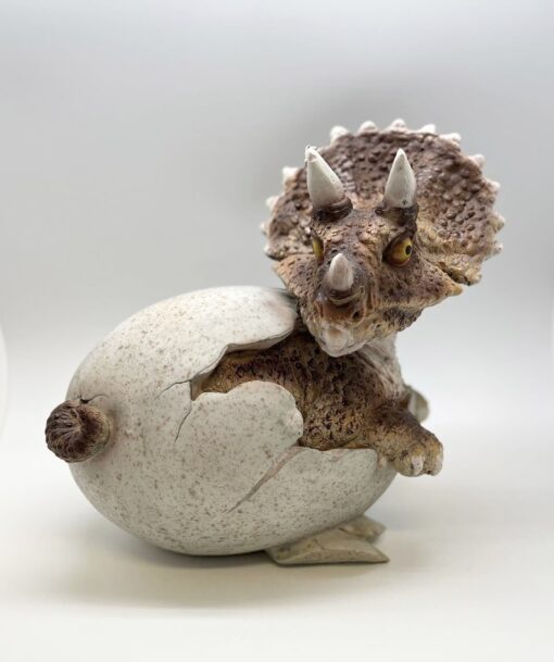 Stor triceratops i egg