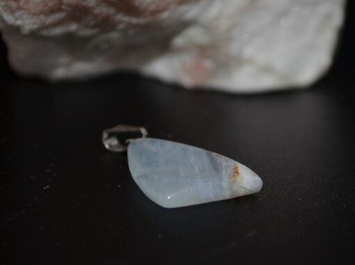 Anheng i grønn opal