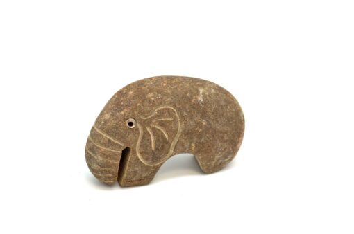 Elefant i elvestein.